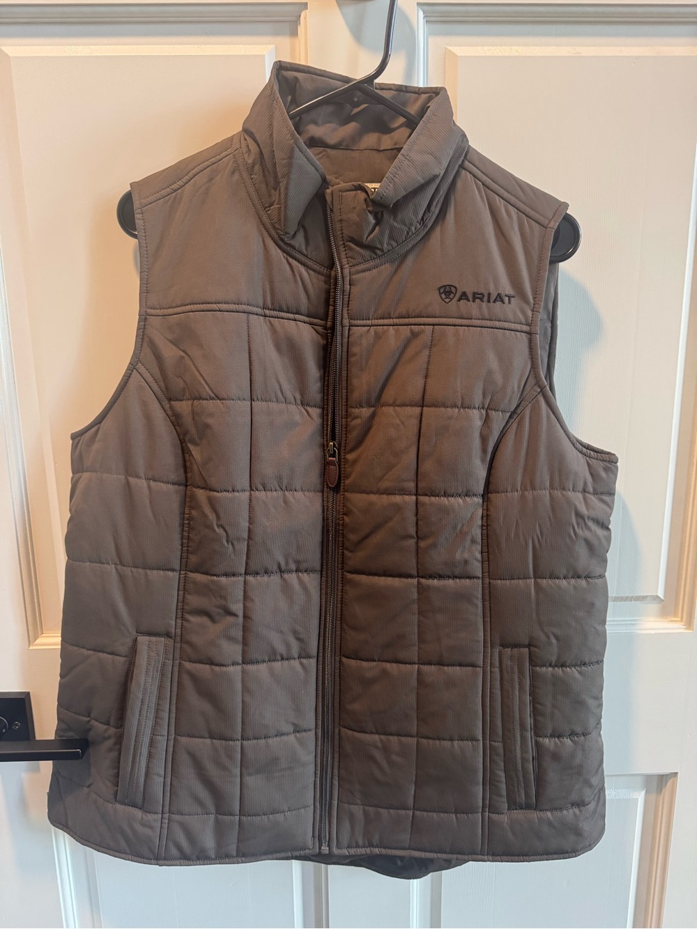 Ariat Women's Crius Insulated Vest.
Brown - XL EUC